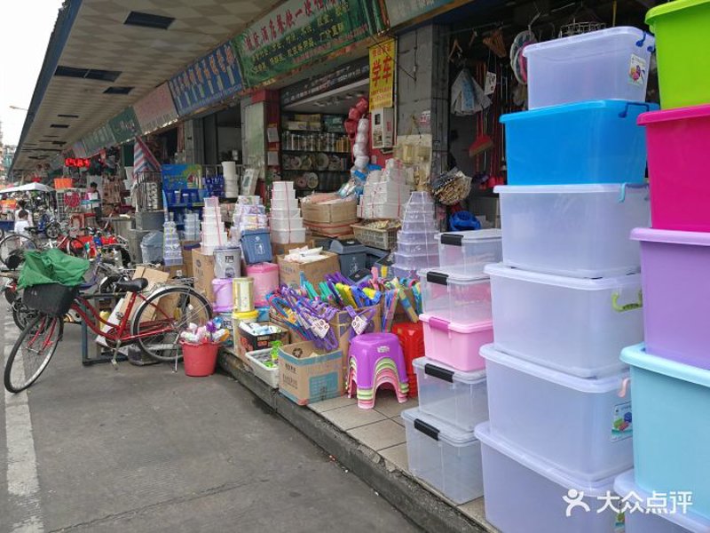 在城市中，如何为自己的小店铺打造一个吸引人的门头？这不仅关乎美观，更是对品牌形象的塑造。